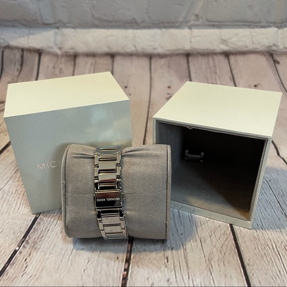 Michael Kors Watch - Picture 11 of 12